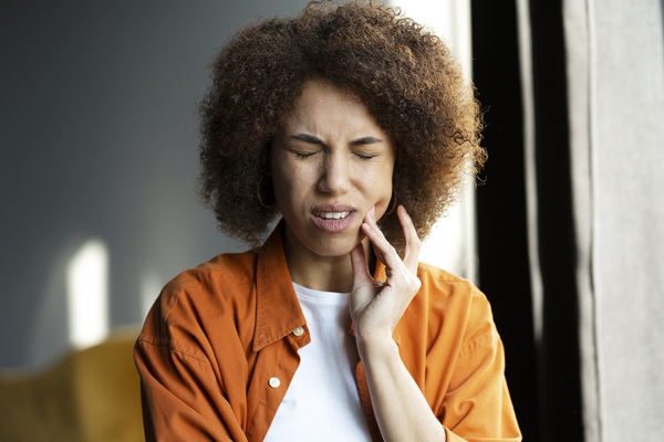 woman suffering tmj